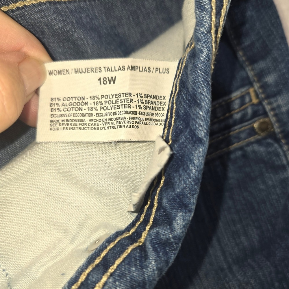 Bandolino Jeans Brady Denim Bermuda Shorts Blue Medium Wash Womens 18W - Picture 10 of 12